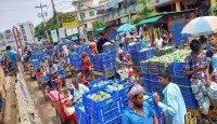 নওগাঁর সাপাহারে শেষ মুহূর্তে জমে উঠেছে আ...